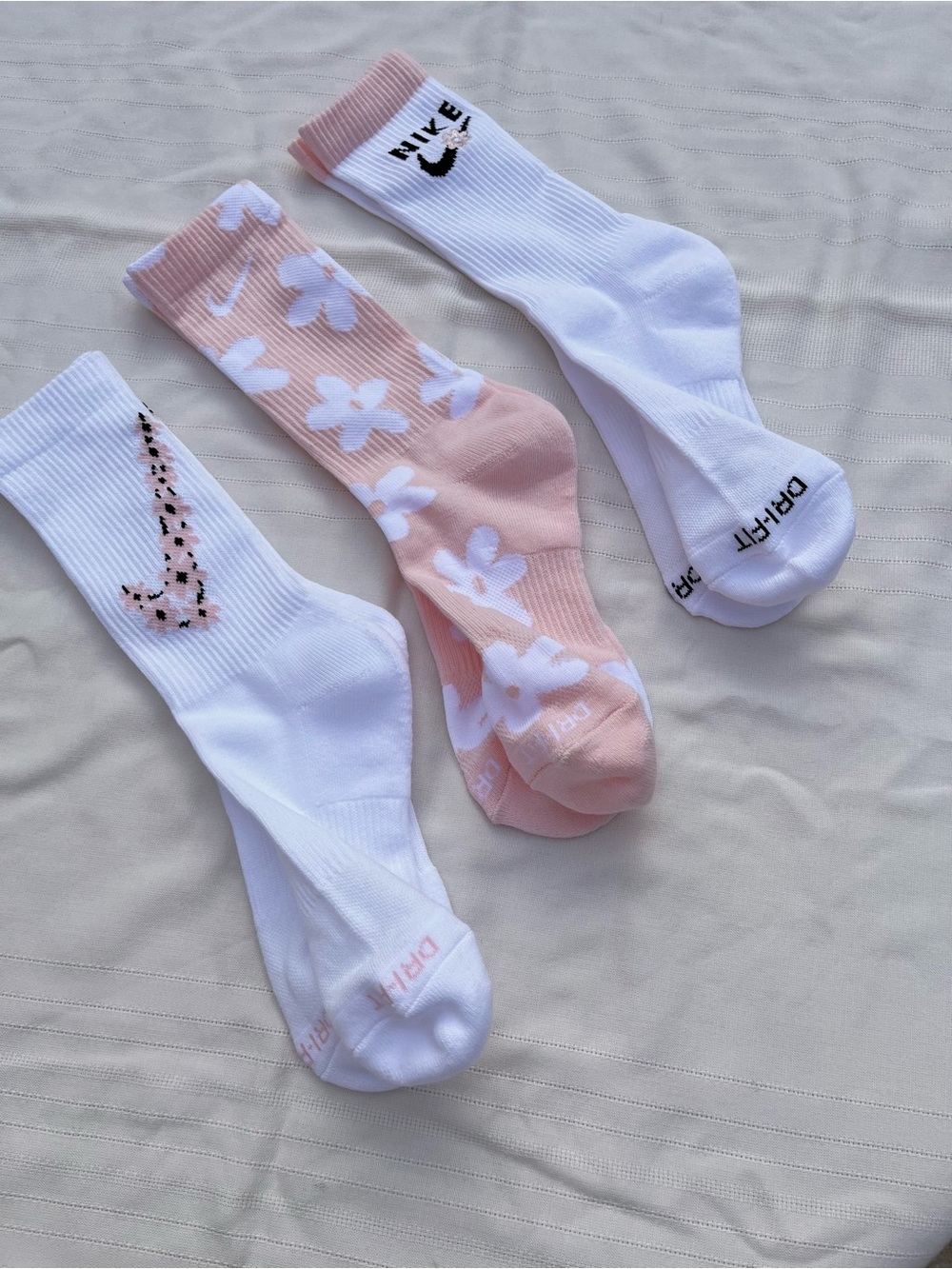 Nike Everyday Plus Dri-FIT Pink & White Floral Crew Sock Trio - Picture 10 of 15
